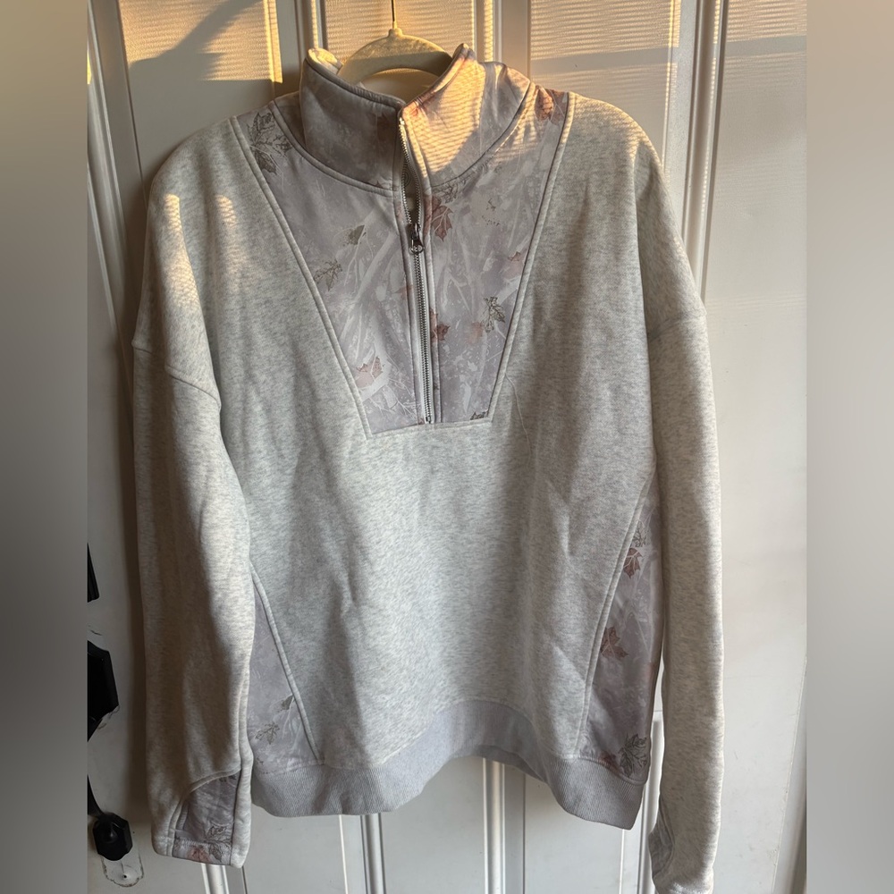 Women's Salty Wave Gray Camo Sweatshirt size XL brand new!